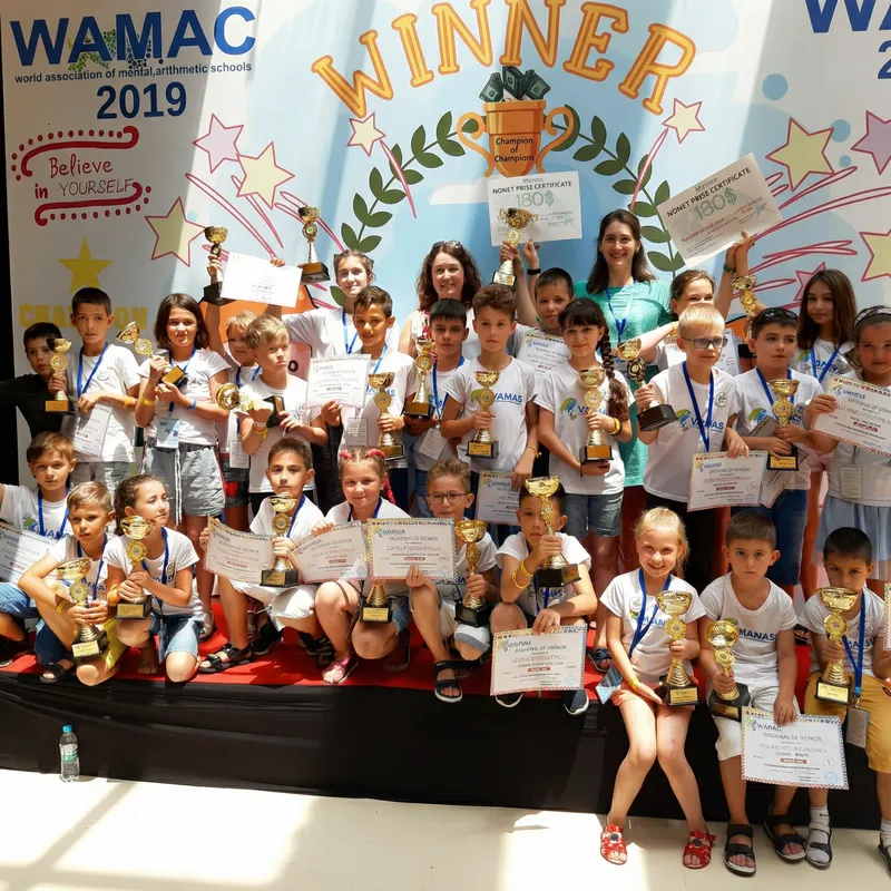 Счастливые ученики центра Игры Разума